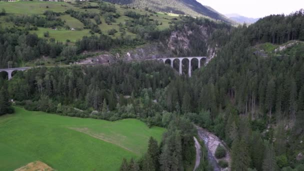 Den Berömda Landwasser Viaduct Schweiz Ett Schweiz Landmärken Med Arkitektoniskt — Stockvideo