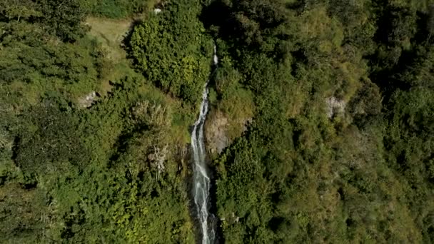 Drone Shot Scenic Cascada Virgen Atrakcja Turystyczna Baos Agua Santa — Wideo stockowe