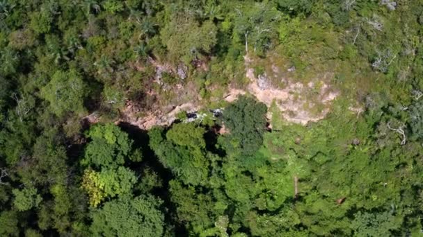 Descendo Drone Aéreo Largo Tiro Entrada Caverna Para Poço Encantado — Vídeo de Stock