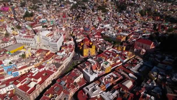 Colorida Basílica Colegiata Nuestra Seora Guanajuato Mostrada Por Disparo Aéreo — Vídeos de Stock