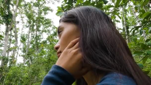 Gros Plan Portrait Une Femme Déprimée Dans Nature — Video