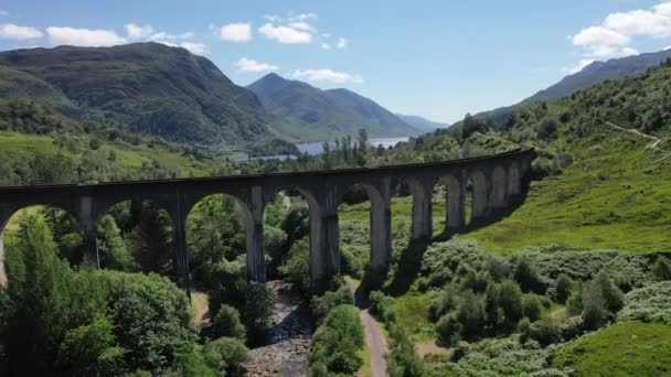 Wspaniałe Zdjęcie Drona Glenfinnan Viaduct Szkocja Letni Dzień Strzał Kończy — Wideo stockowe