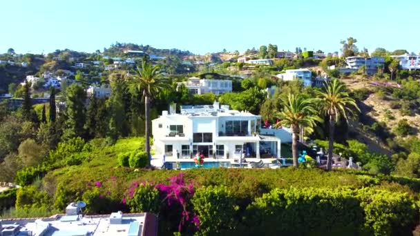 Dron Letí Směrem Luxusním Sídlům Hollywood Hills Los Angeles Ceny — Stock video