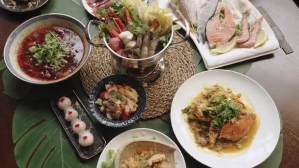 Survol Enveloppant Nourriture Asiatique — Video