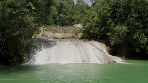 Aérea Está Volando Alrededor Una Cascada Roberto Barrio Palenque Chiapas — Vídeos de Stock