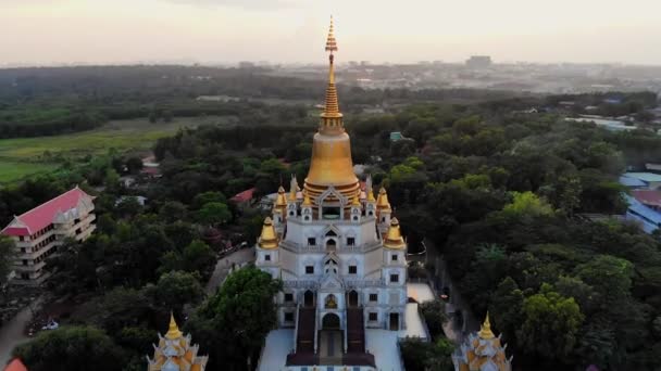 Pôr Sol Vívido Atrás Templo Dourado Ornately Projetado Saigon Push — Vídeo de Stock