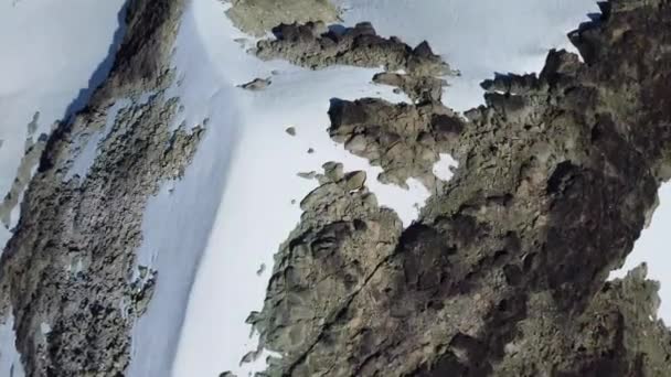 不列颠哥伦比亚省雪山景观快速倾斜拍摄4K高空无人机 — 图库视频影像