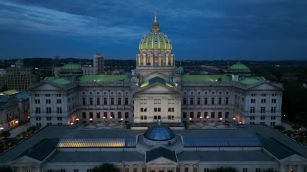 Emelkedik Állami Kormányzati Épület Antennája Harrisburg Capitolium Búra Susquehanna Folyó — Stock videók
