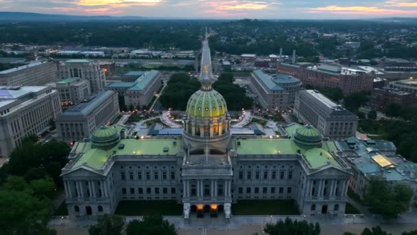 Revelación Del Edificio Del Capitolio Harrisburg Amanecer Revelación Aérea Tema — Vídeo de stock