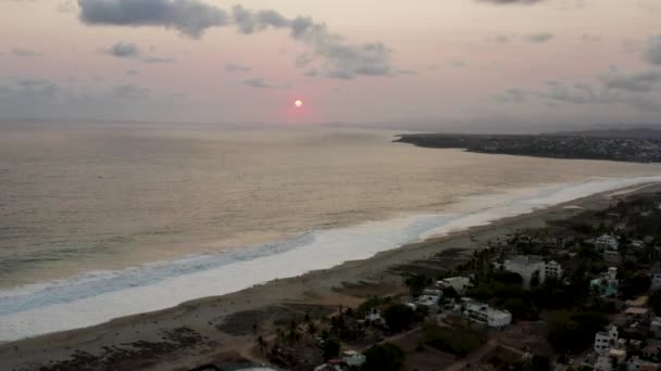 Letadlo Letí Nad Playa Zicatela Během Západu Slunce Puerto Escondido — Stock video