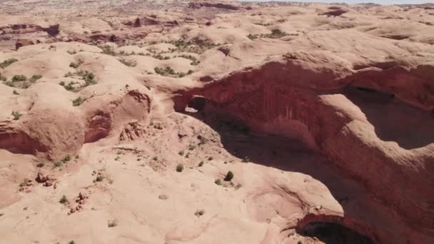 Aerial Dra Tillbaka Bilden Pinto Arch Moab Usa — Stockvideo