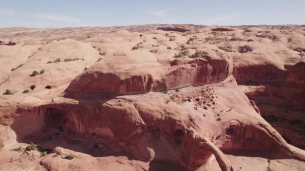 Fly Προς Την Κορυφή Του Corona Arch Moab Ηνωμένες Πολιτείες — Αρχείο Βίντεο