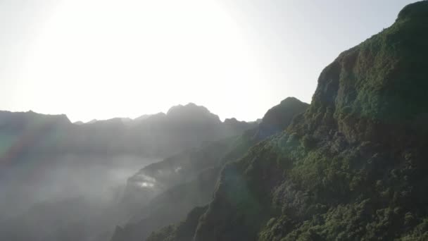 Drone Ditembak Berkabut Pagi Pegunungan Madeira — Stok Video