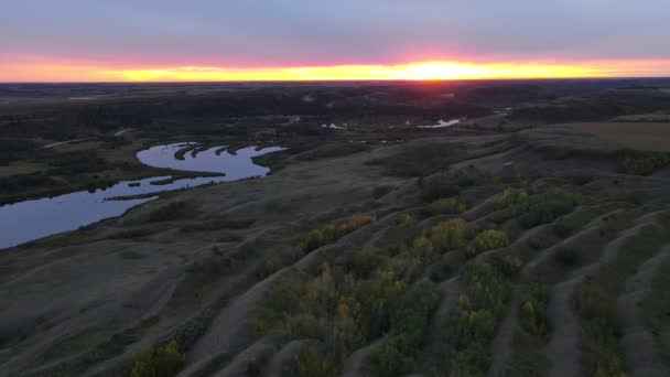 Portocaliu Strălucitor Apus Soare Orizontul Canadienilor Râul Luptă Interior Imagini — Videoclip de stoc
