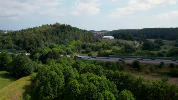 欧洲繁忙的公路 空中基座 路上有汽车 — 图库视频影像