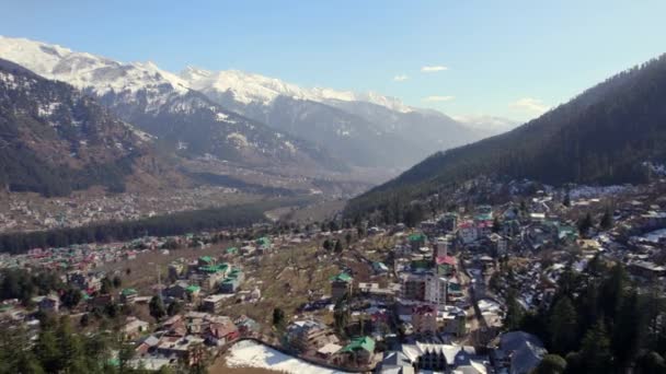 Stad Till Berg Spårning Video Till Snöiga Berg Himachal Pradesh — Stockvideo