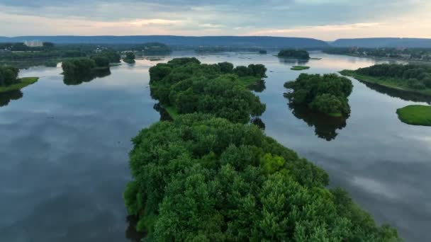 Small Green Islands Covered Trees Middle River Colorful Sunrise Light — Stock Video