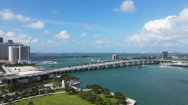 Aerial View Miami Amerikai Egyesült Államok Forgalom Töltésen Velence Szigetekkel — Stock videók