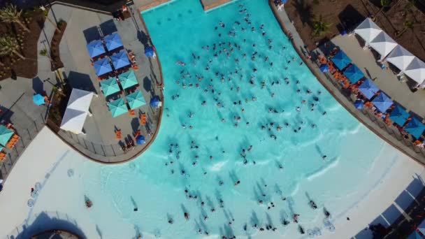 Sommarpublik Wild Rivers Water Park Orange County Kalifornien Uppstigning Overhead — Stockvideo