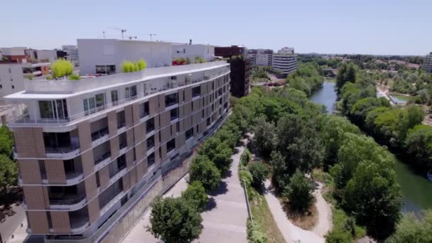Edificios Apartamentos Forma Extraña Montpellier Plano Aéreo — Vídeo de stock