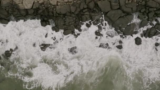 Wide Slow Motion Aerial Footage Top Ocean Waves Crashing Rocks — Stock Video