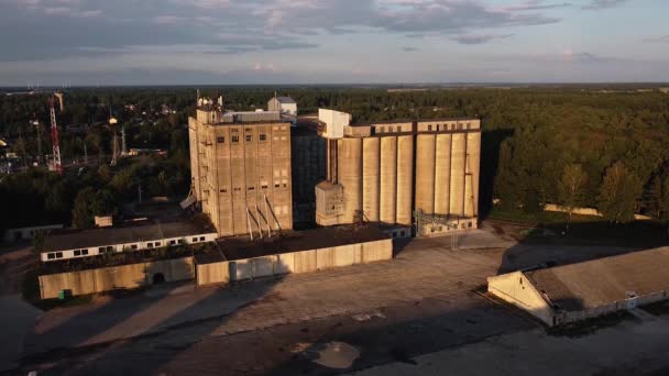 Bas Élevé Drone Arial Cinématographique Silo Grains Ère Soviétique Crise — Video