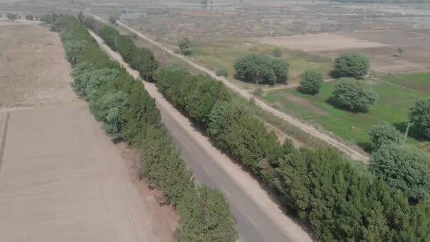 在巴基斯坦信德省的Khairpur 一架无人驾驶飞机在靠近沙漠的地方捕捉到了巴基斯坦高速公路的空中图像 — 图库视频影像