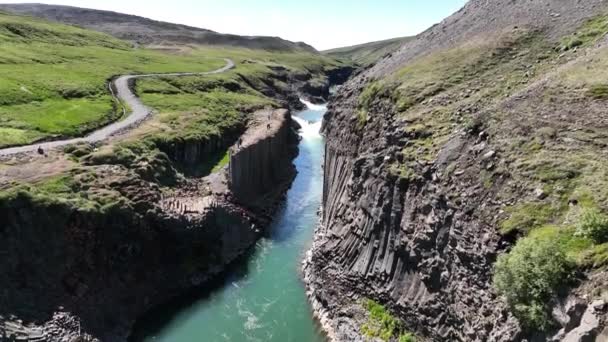 Vista Panorâmica Colunas Vulcânicas Basalto Studlagil Canyon Leste Islândia Drone — Vídeo de Stock