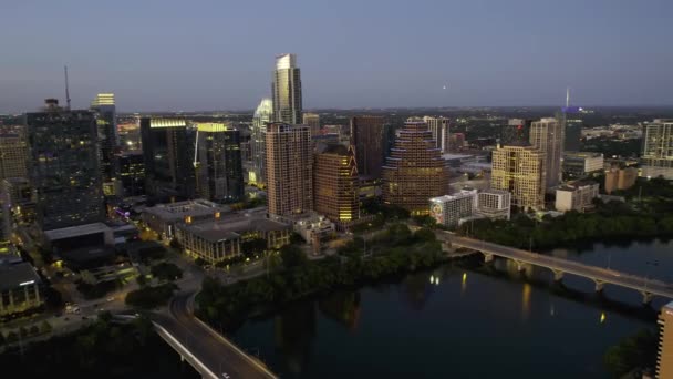 Letecký Pohled Centra Austinu Přes Mosty Řece Klidný Večer Texasu — Stock video