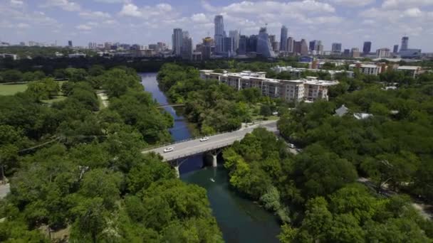 Αεροφωτογραφία Πάνω Από Barton Creek Τον Ορίζοντα Του Austin City — Αρχείο Βίντεο