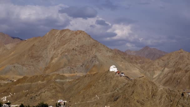 Yağmurlu Bir Günde Arabasının Içinde Bir Adam Srinagar Leh Ladakh — Stok video