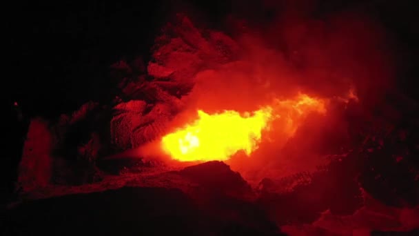 天然ガスリグ探査フィールドガスの炎の空中ビューの夜のシーン — ストック動画