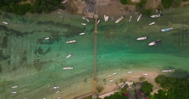 High Yellow Bridge Nusa Islands Turquoise Water Boats — Stock Video