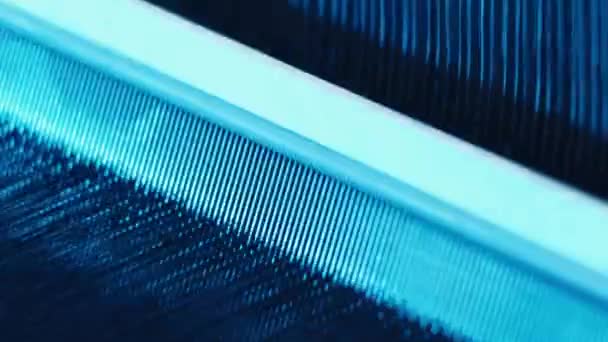 Tecelagem Tear Uma Fábrica Têxteis Fecha Tecelagem Tear Produção Têxtil — Vídeo de Stock
