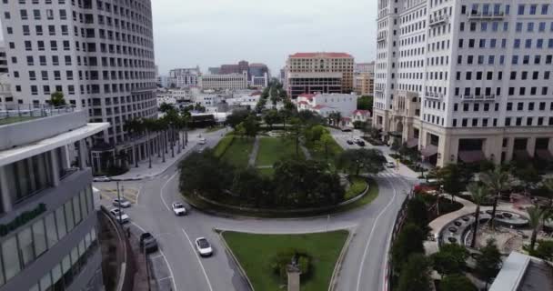 Vista Aérea Baja Sobre Ponce Circle Park Coral Gables Nublado — Vídeo de stock