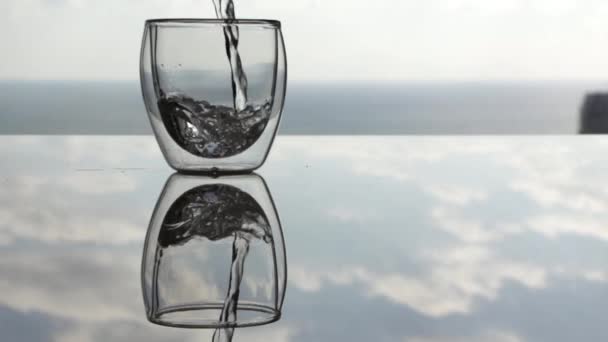Pouring Water Glass Double Glass Reflection Surface — Stock Video