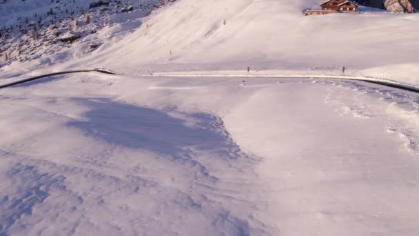 Gusela Empinada Cima Montaña Acantilado Italia Durante Invierno Giau Pass — Vídeos de Stock