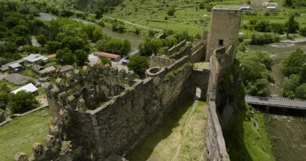 Verlassene Zerstörte Festung Von Chertvisi Die Dem Kleinen Dorf Kaukasus — Stockvideo