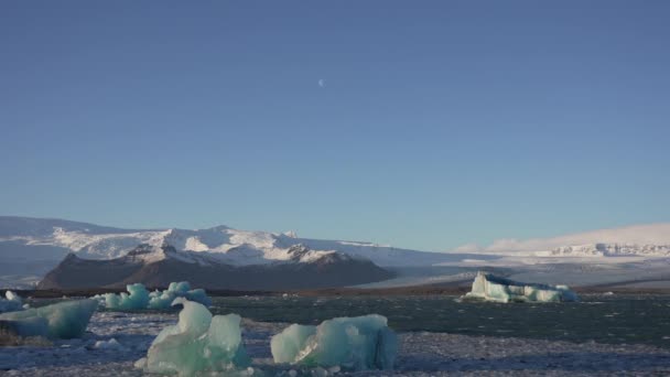 Góra Lodowa Lagunie Jokulsarion Górami Śniegiem Islandia — Wideo stockowe