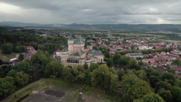 Aerial Parallax Cloudy Day Bojnice Castle Spirits Slovakia European Romantic — Stock Video
