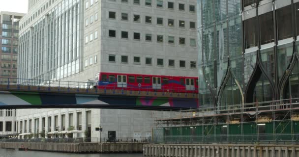 Trem Acima Solo Movimento Centro Financeiro Londres Reino Unido Cinematic — Vídeo de Stock