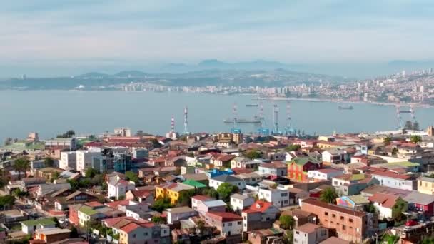 Luchtfoto Van Huizen Playa Ancha Heuvel Met Haven Van Valparaiso — Stockvideo