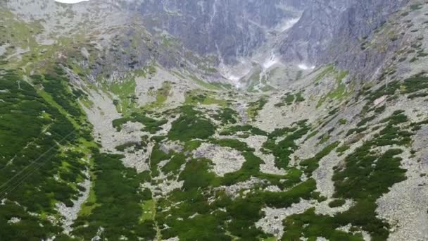 在斯洛伐克 俯仰和俯瞰山脉的无人机 Lomnica峰 — 图库视频影像