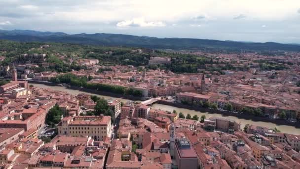 Verona Italia Vista Aérea Los Edificios Del Casco Antiguo Río — Vídeos de Stock