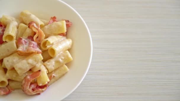 Pâtes Maison Aux Spaghettis Rigatoni Sauce Blanche Bacon Cuisine Italienne — Video