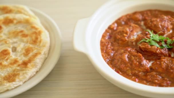 Csirke Tikka Masala Fűszeres Curry Hús Élelmiszer Roti Vagy Naan — Stock videók