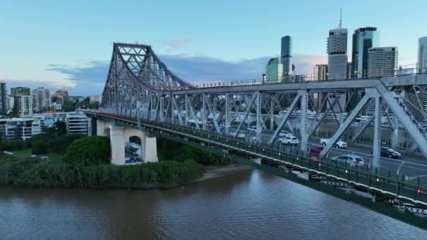Letecké Záběry Brisbane City Story Bridge Pořízené Při Západu Slunce — Stock video