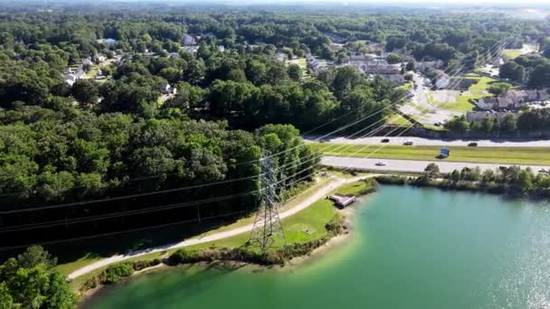 Aerial View Electricity Pylon Oak Grove Lake Chesapeake Parallax Shot — Stock Video