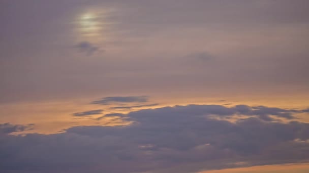 Nuages Gris Mouvants Avec Lumière Coucher Soleil Orange Temps Écoulé — Video