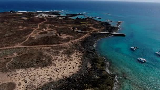 从空中拍摄到的奇异的狼岛 你可以看到岛上的小港口 它是加那利群岛鸟类的自然保护区 — 图库视频影像